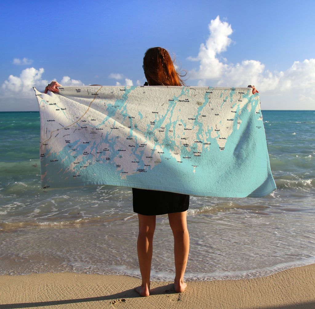 Boothbay Harbor, ME Modern Wave (Less Detail) Quick Dry Towel