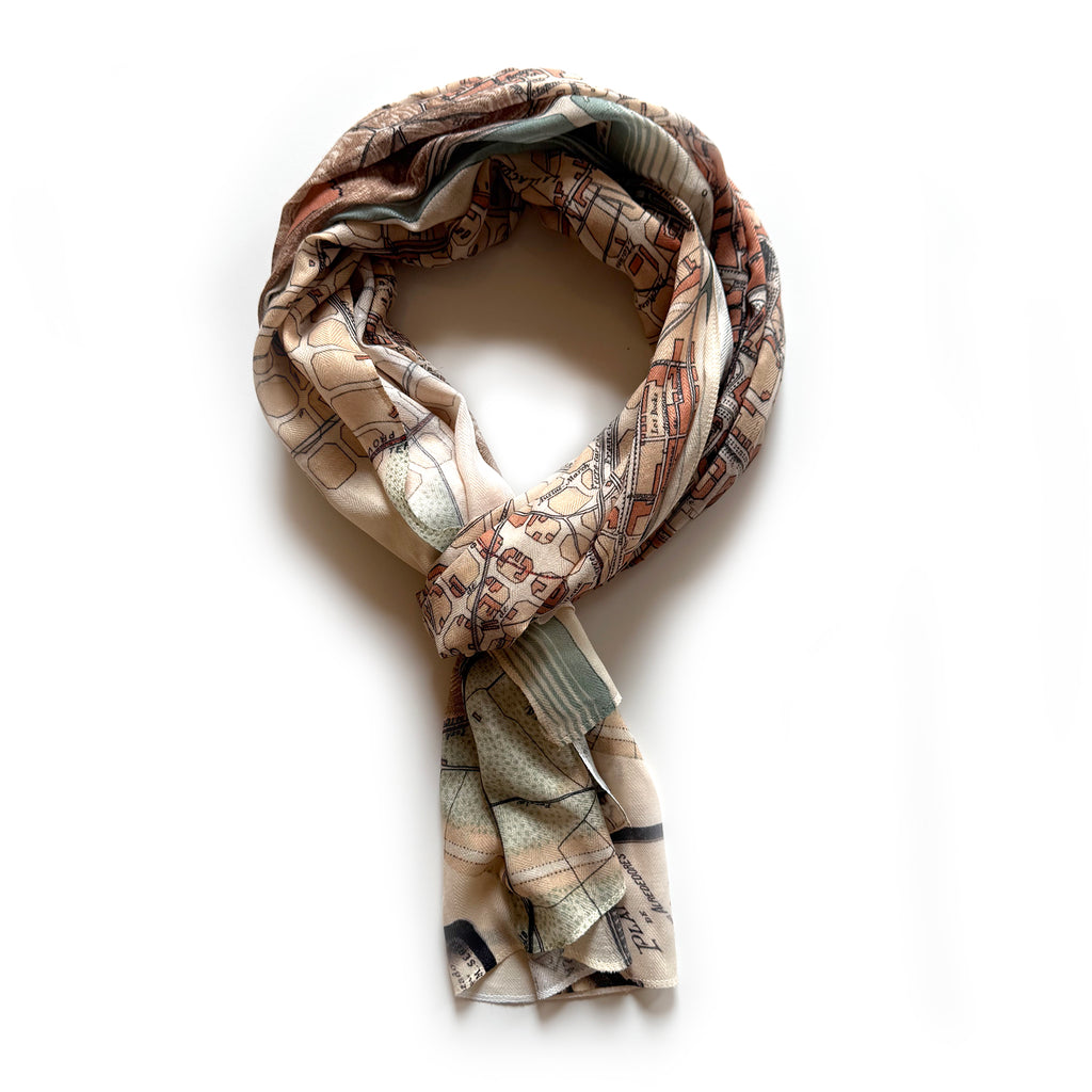 Barcelona, España, Vintage Map, c. 1915 Scarf